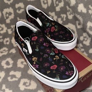 Classic Slip-on Vans Pressed Floral Print 😍😍 New & never worn ❤️